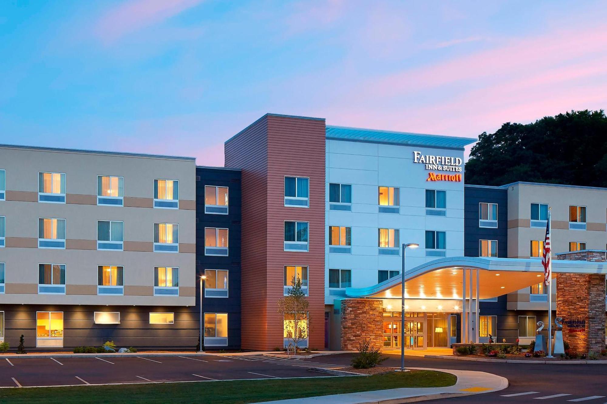 Fairfield Inn & Suites By Marriott Springfield Northampton/Amherst Esterno foto