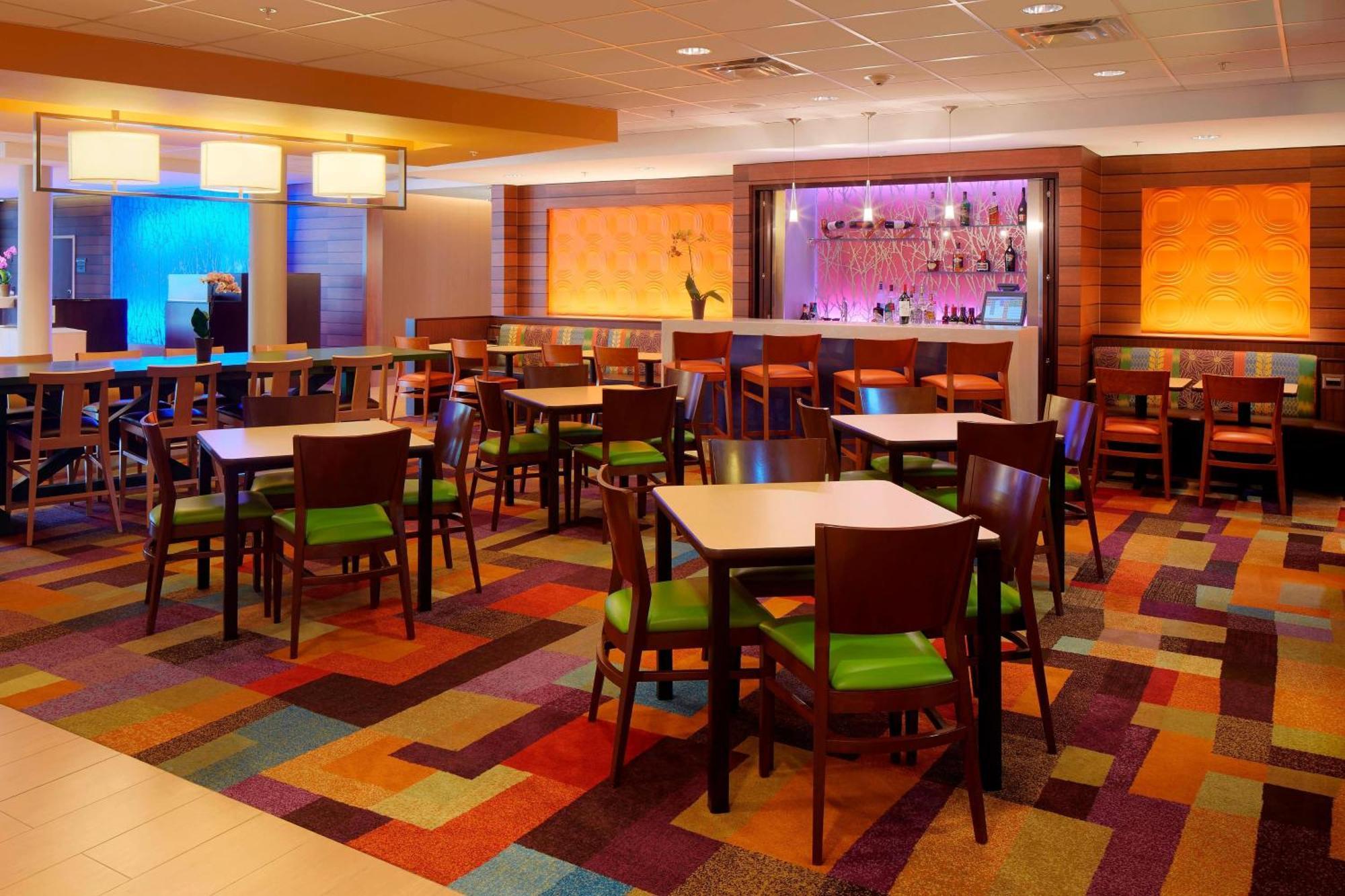 Fairfield Inn & Suites By Marriott Springfield Northampton/Amherst Esterno foto